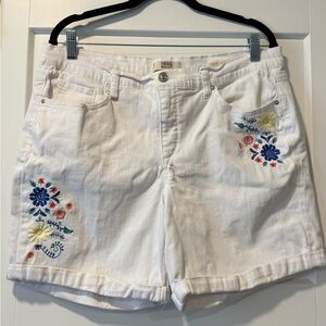Vintage America White Floral Embroidered Stretch Jean Shorts Ladies Size 12